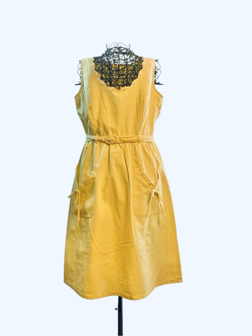 Soundgirl Women’s Yellow Sleeveless Scalloped Neckline Midi Sundress. Size 10